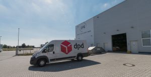 Anlieferung von Paketen im Fulfillment Zentrum