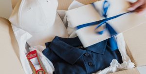 Verpacken verschiedener Waren im Fulfillment Zentrum Rhein-Neckar